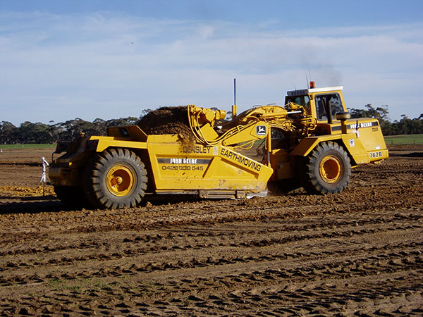 John Deere 762B Scraper